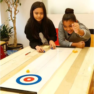 TABLE TOP CURLING GAME (GG120)