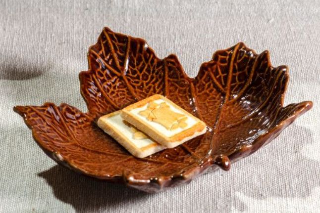 8&quot; Brown Leaf Plate