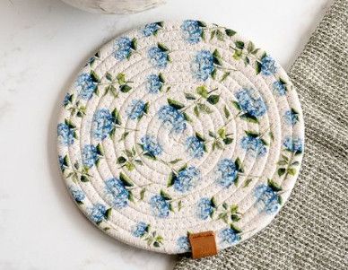 8" Round Hydrangea Hot Pad