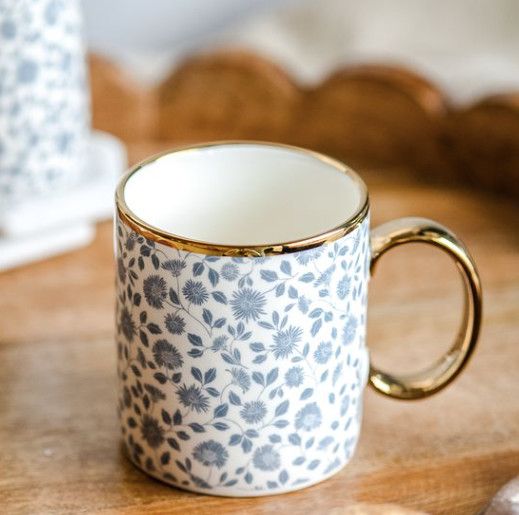 Gold Accent Tiny Flower Mug