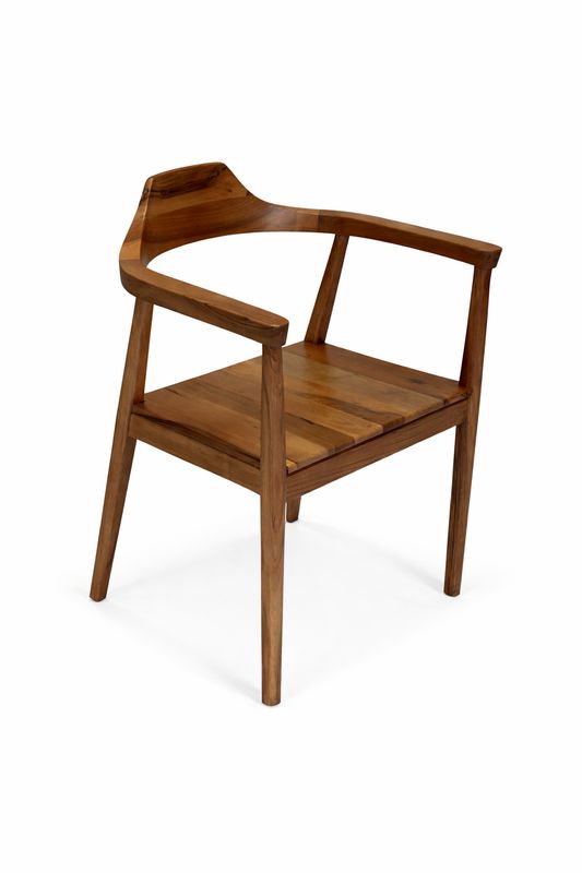 Design stoel in walnotenhout