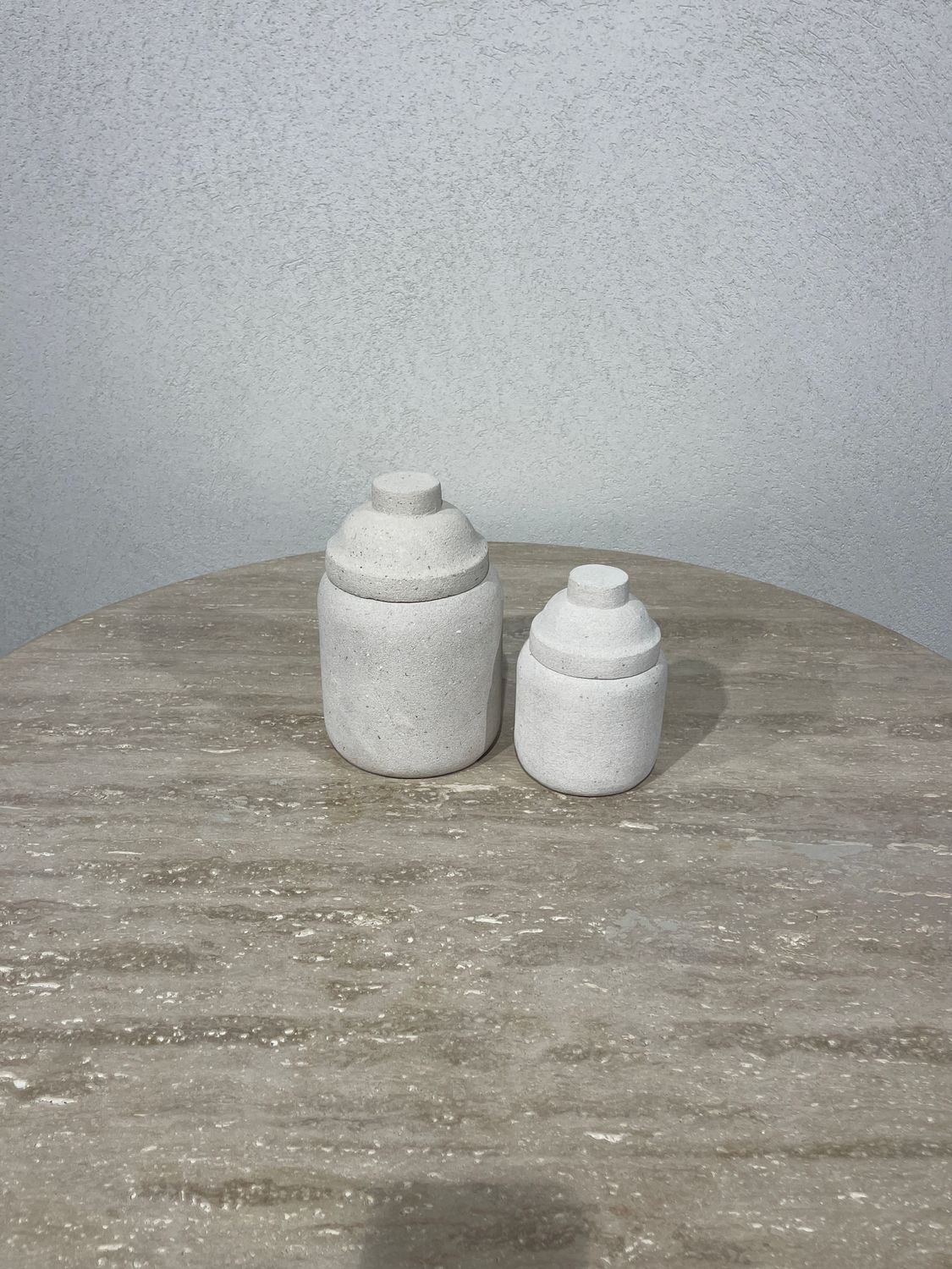 Decoratieve voorraadpotten van steen