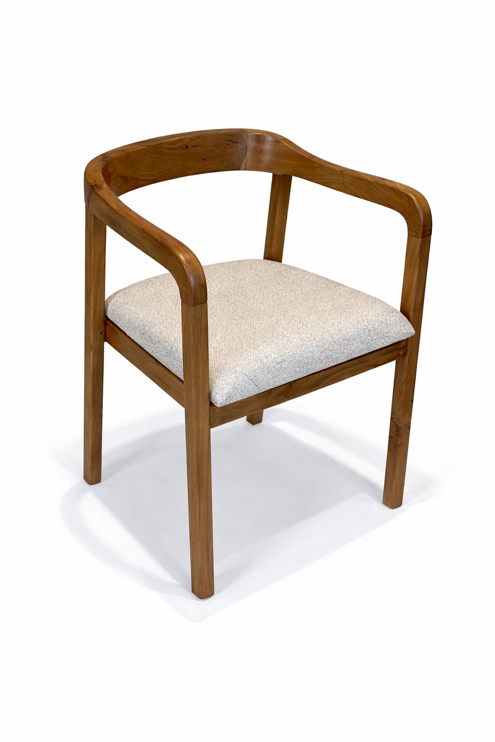 Design stoel in walnotenhout met bouclé zitting