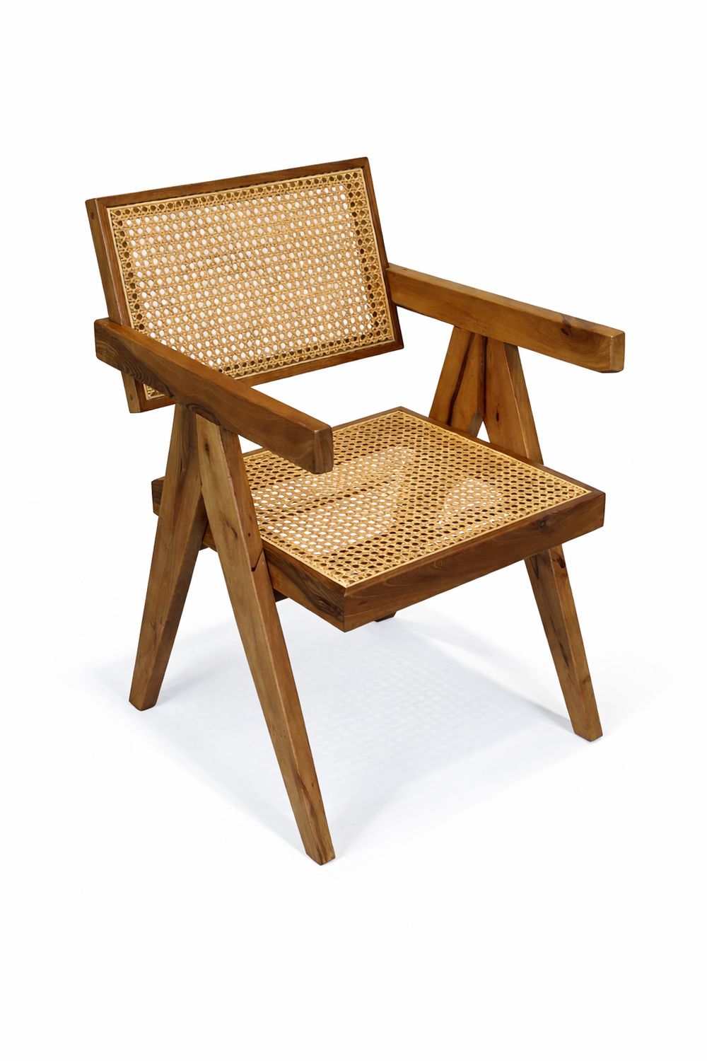 ​Design stoel in notenhout met rotan zitting