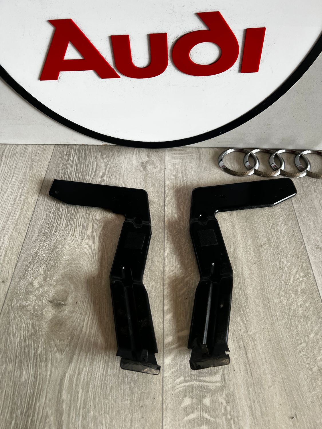 AUDI A4 B9 LIFT UCHWYT MOCOWANIE ZDERZAKA TYLNEGO 8W5807329A 8W5807330A