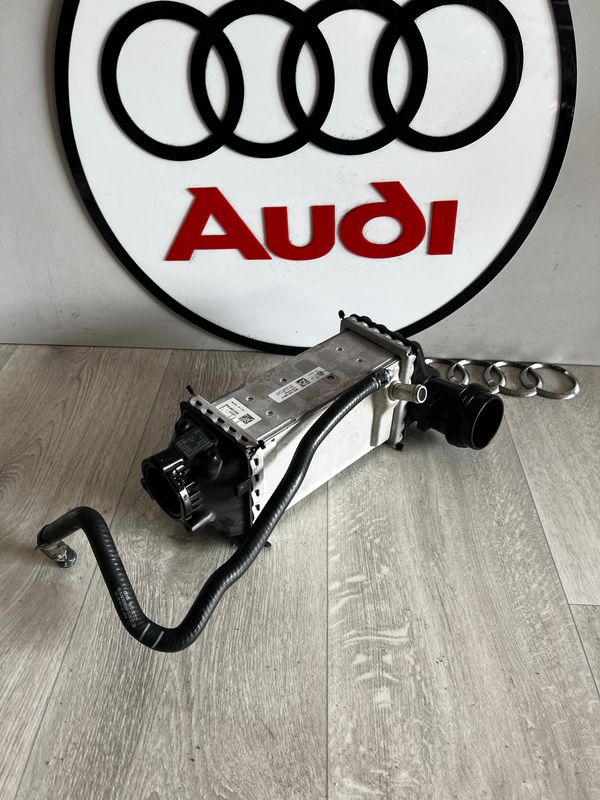 KAROQ GOLF VIII 1.5 eTSI CHŁODNICA INTERCOOLER 04E145785C 04E906051J