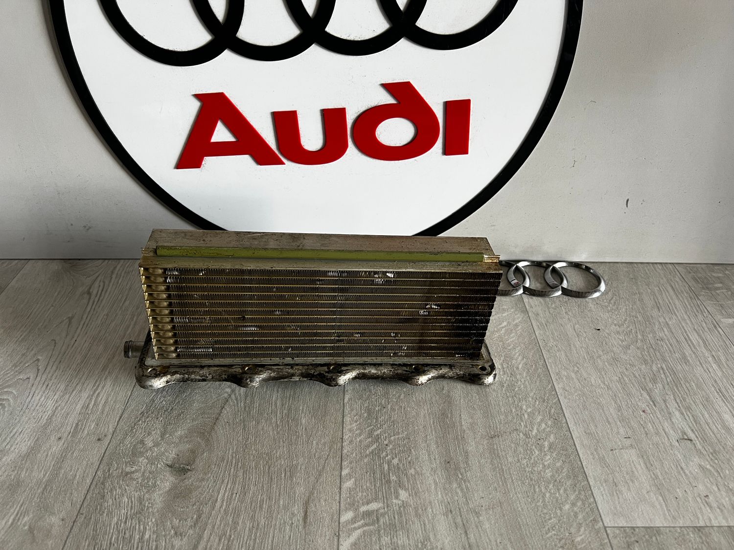 Kolektor Dolotowy Chłodnica Intercooler A3 8V 04E145749B