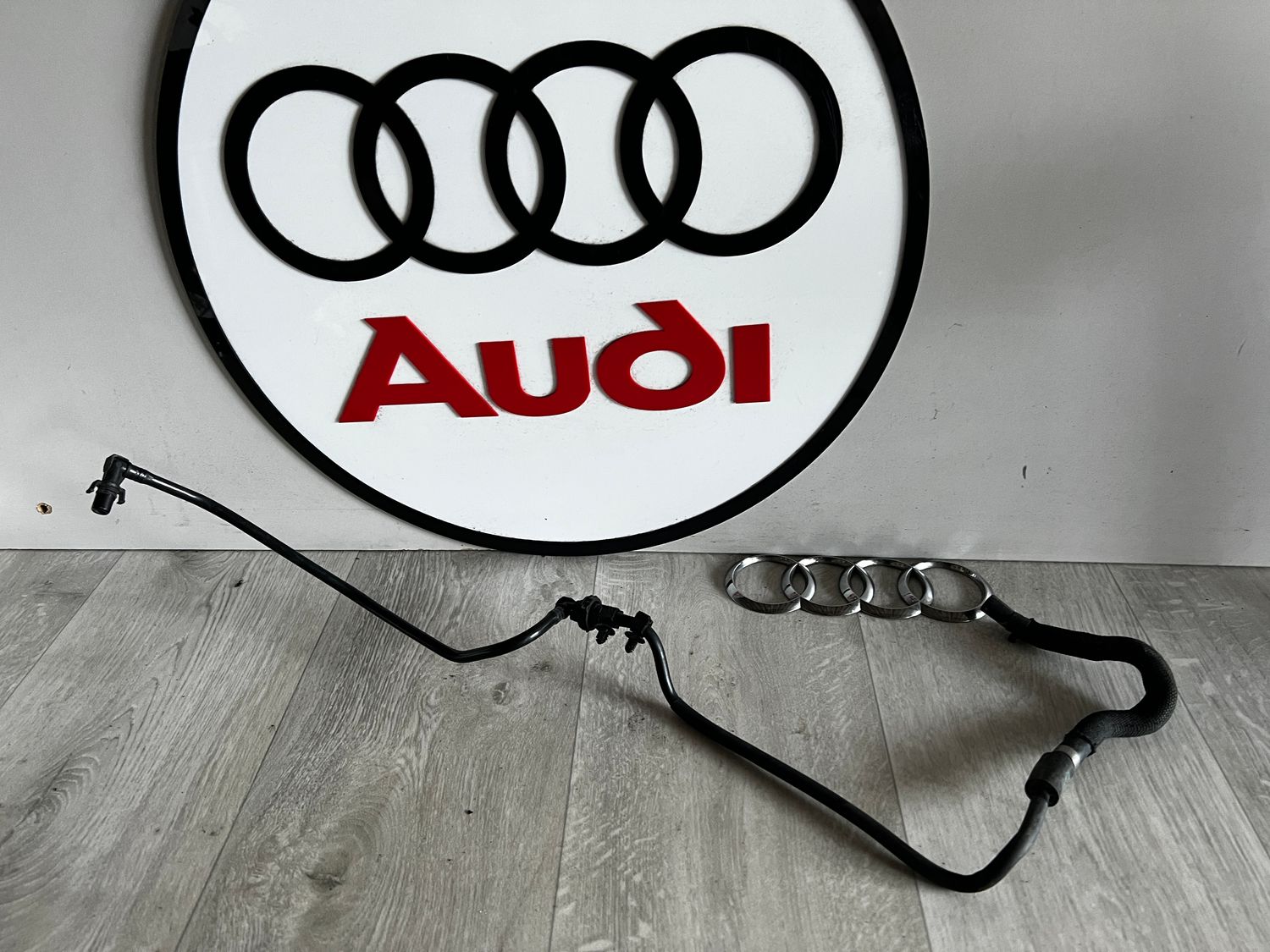A4 B9 8W PRZEWÓD RURKA WODY 2.0 TDI 8W0121081AK