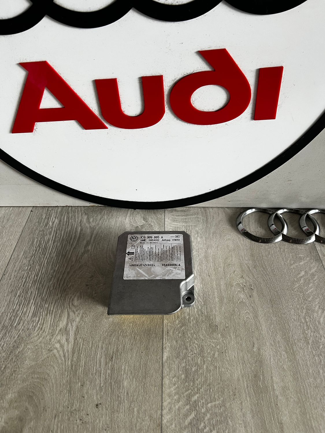 MODUŁ SENSOR AIRBAG VOLKSWAGEN GOLF IV 1C0909605A
