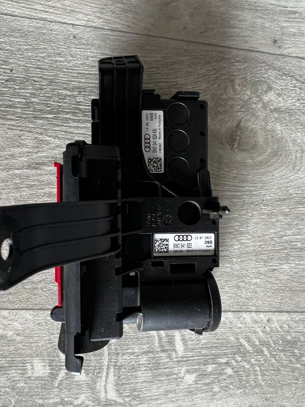 ROZDZIELACZ PRĄDU KLEMA + AUDI A4 B9 A5 8W 8W0941823 8W0941824AN 23R