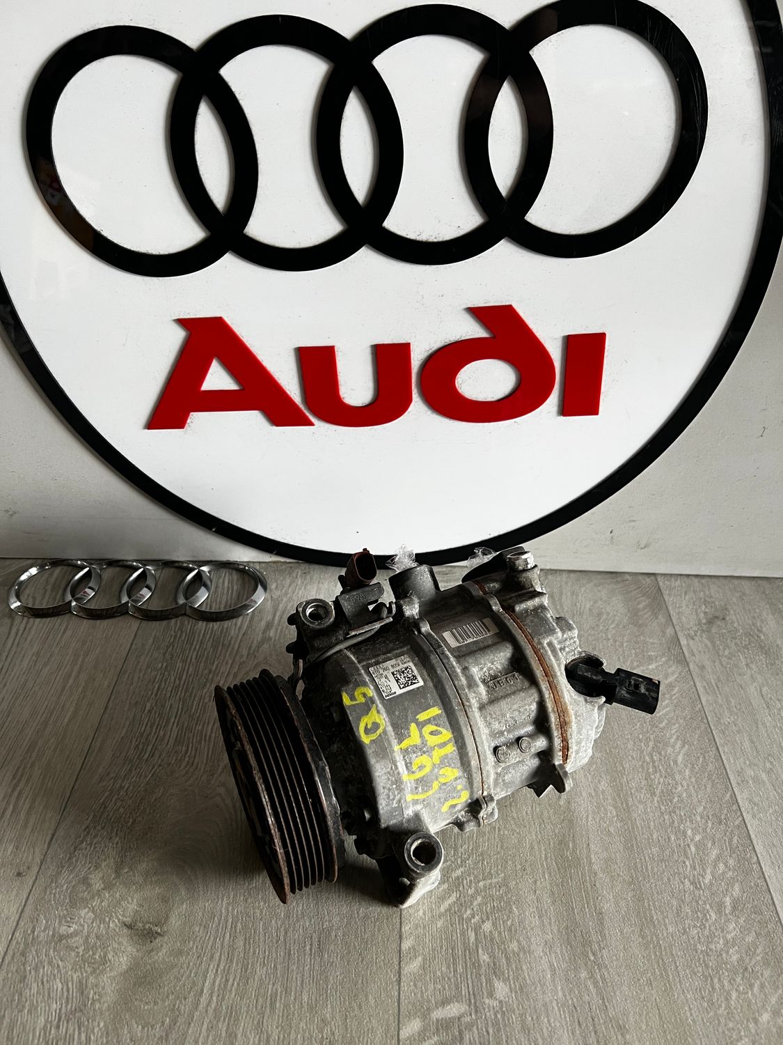 AUDI A4 B8 8K A5 8T Q5 POMPA KOMPRESOR KLIMATYZACJI 8T0260805F