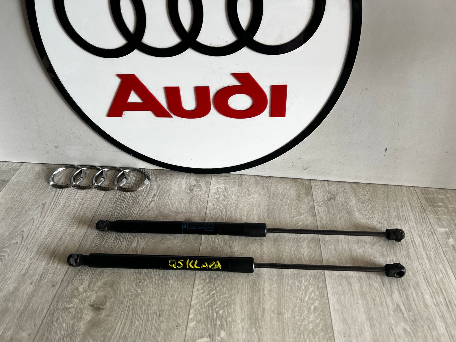 SIŁOWNIK TELESKOP KLAPY AUDI Q5 8R BDB 8R0827552A