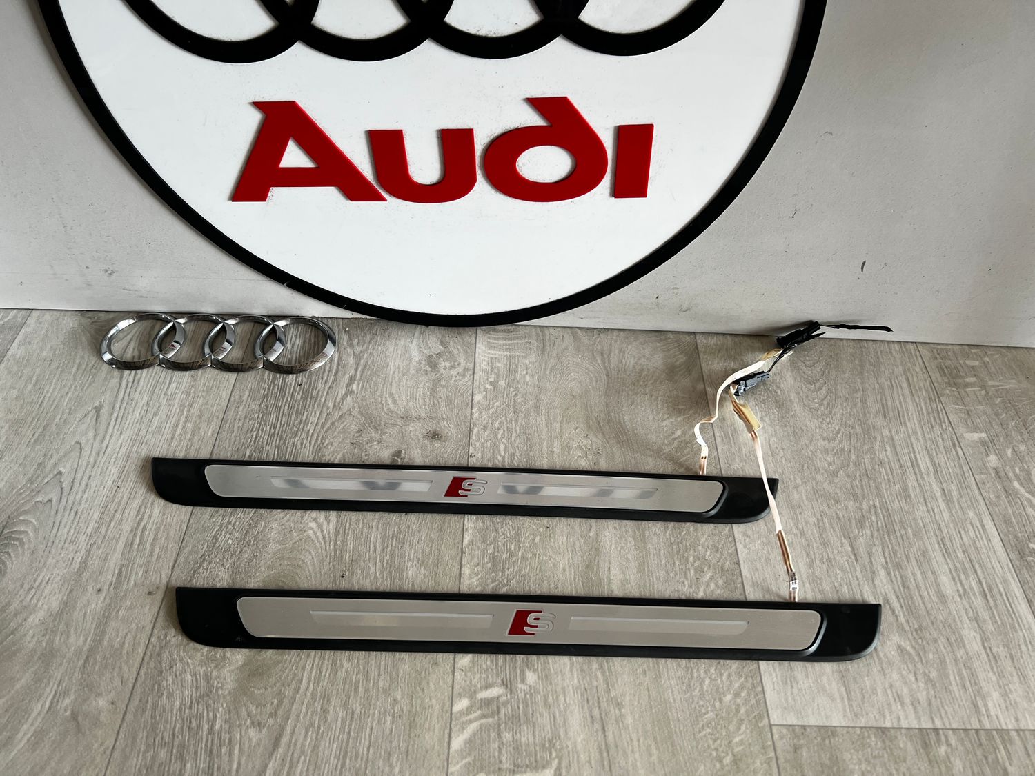 AUDI A3 8Y LISTWA PROGOWA LED LEWA PRAWA PRZÓD 24R 8Y0947417A