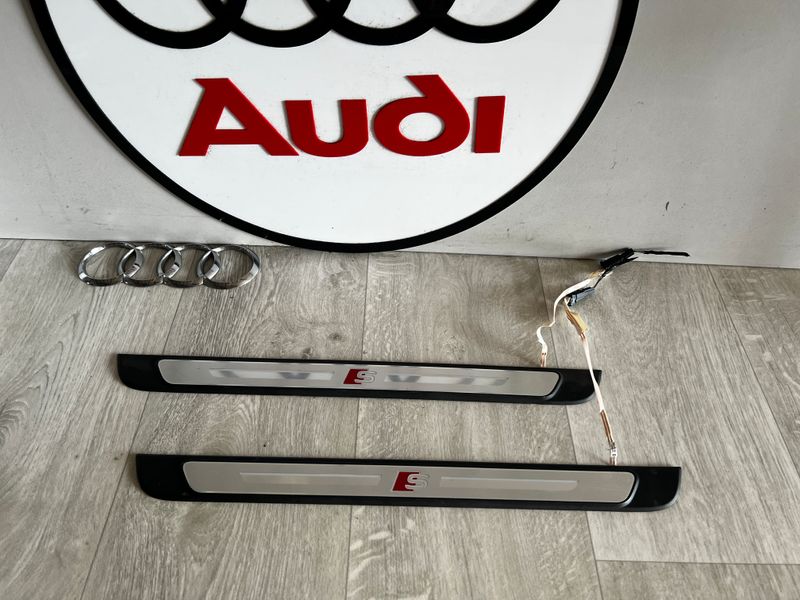 AUDI A3 8Y LISTWA PROGOWA LED LEWA PRAWA PRZÓD 24R 8Y0947417A
