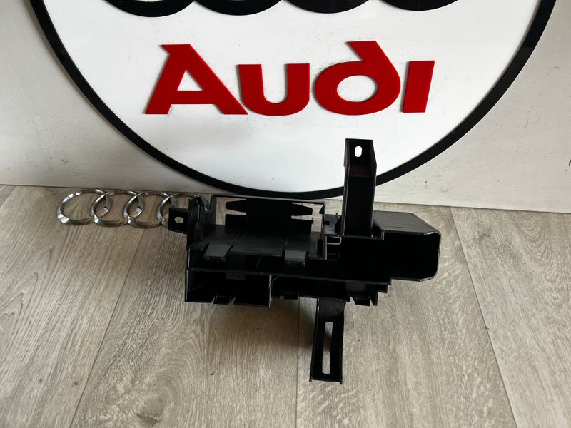 AUDI Q5 8R Uchwyt jednostki sterującej wykrywaniem przyczepy 8R0907297A