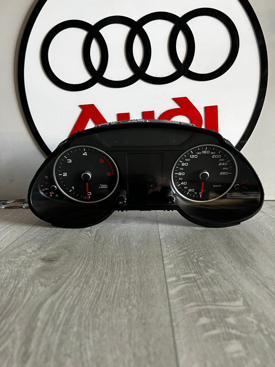 LICZNIK ZEGARY 8R0920930R AUDI Q5 LIFT