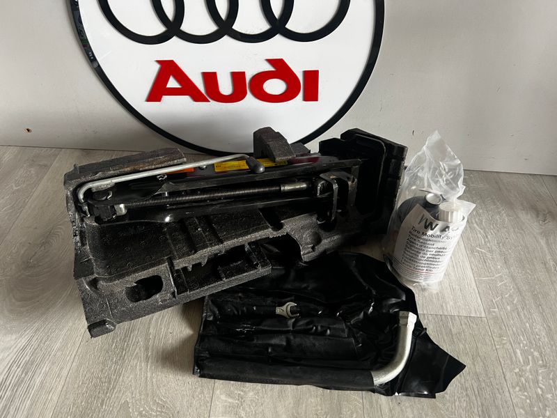 HAK KLUCZ DO KÓŁ ZESTAW NAPRAWCZY KOMPRESOR  PODNOŚNIK PIANKA AUDI Q5 8R0011031E
