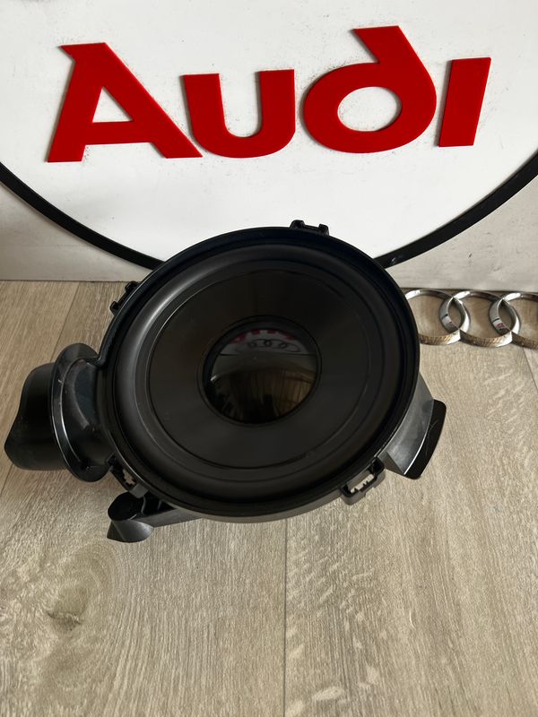 GŁOŚNIK NISKOTONOWY AUDI A3 8Y0 21- 8Y0035382