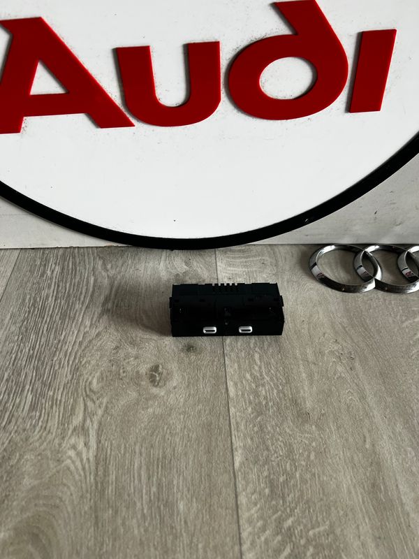 AUDI A3 8Y 2024 R GNIAZDO PORT USB TYPU C DUAL DATA 8Y0035736