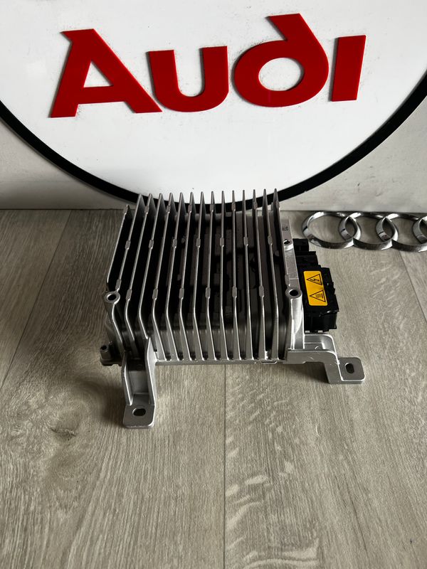 MODUŁ STEROWNIK PRZETWORNIK NAPIĘCIA AUDI A3 8Y VW TIGUAN III 5QS959682B JAK NOWY