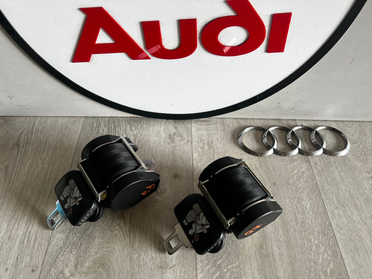 PAS BEZPIECZEŃSTWA TRZECI RZĄD AUDI Q7 4L0857811C