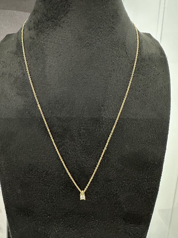 Collar en Oro de 18K con Diamante