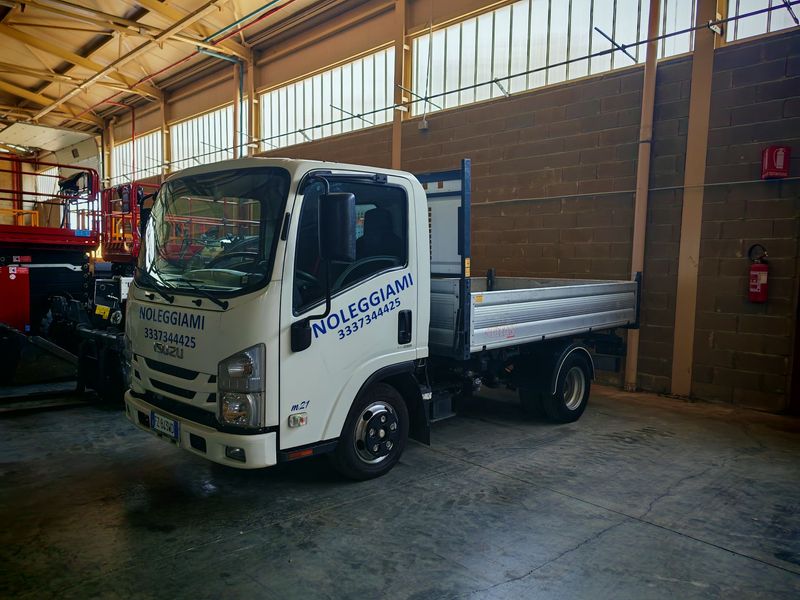 Isuzu-Nlr87E-D5A Ribaltabile