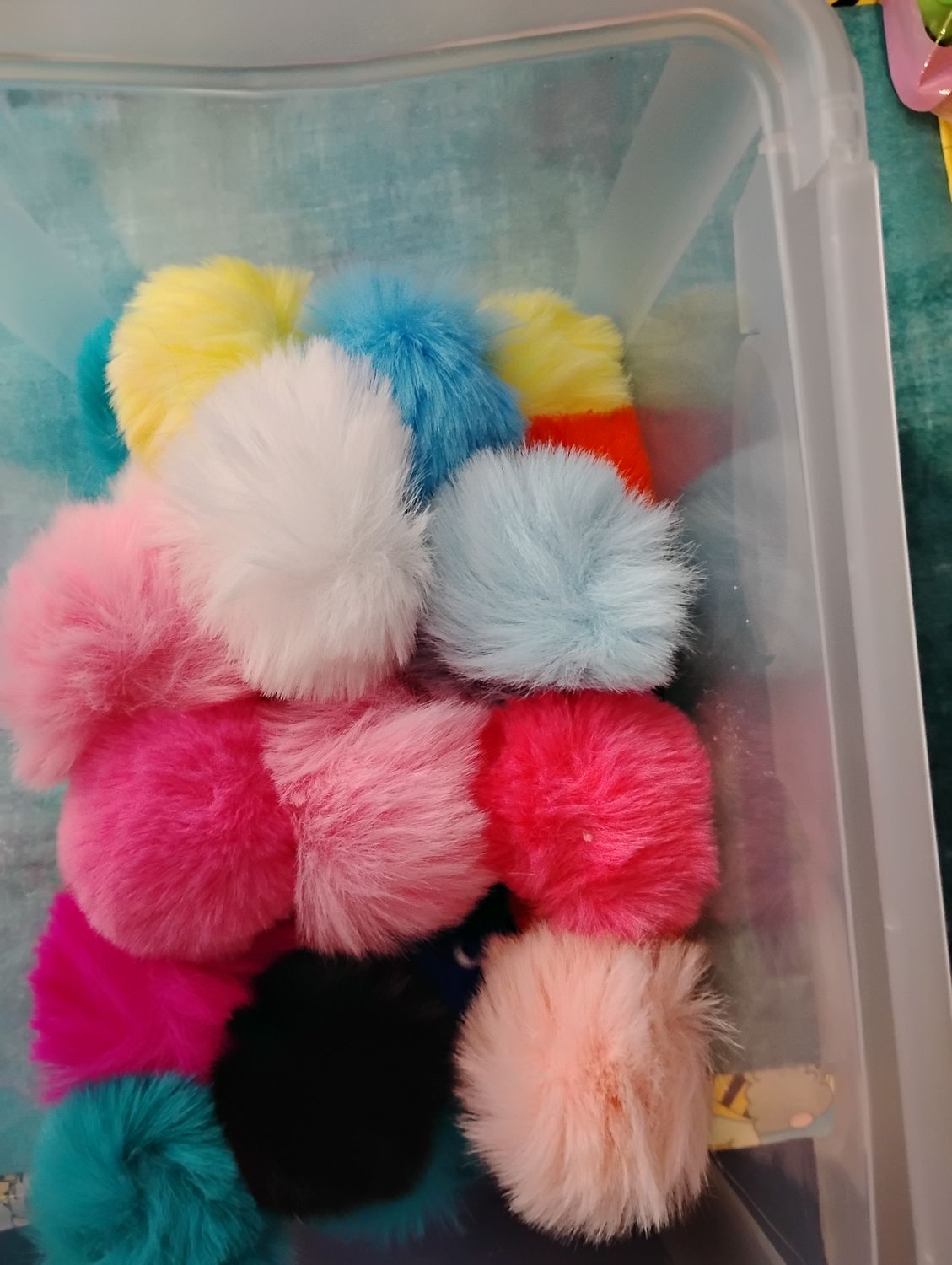 Pompoms Medium Mixed 1pc