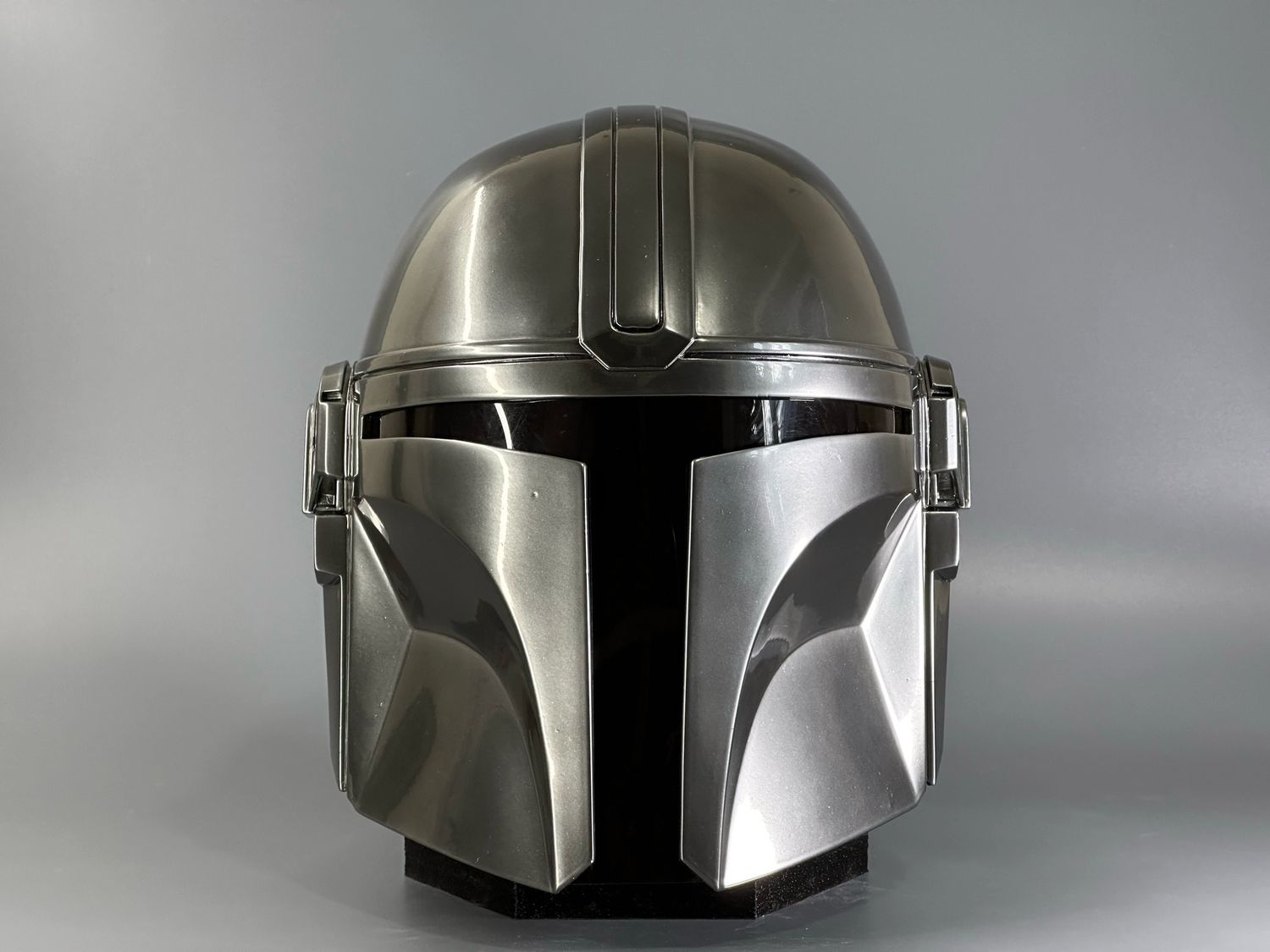 Handmade Mandalorian Helmet – Real Beskar | This is the way