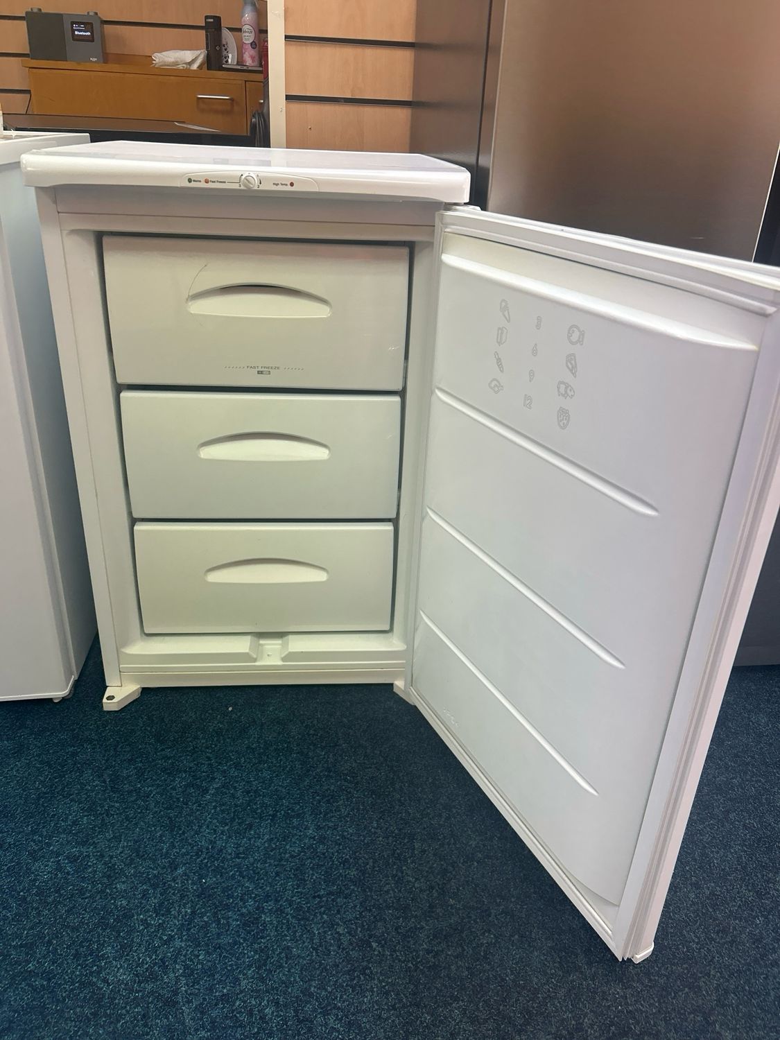 Hotpoint RZAV21 Under Counter Freezer White W55cm