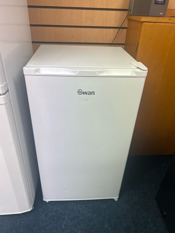 Swan SR156140W Under Counter Fridge White