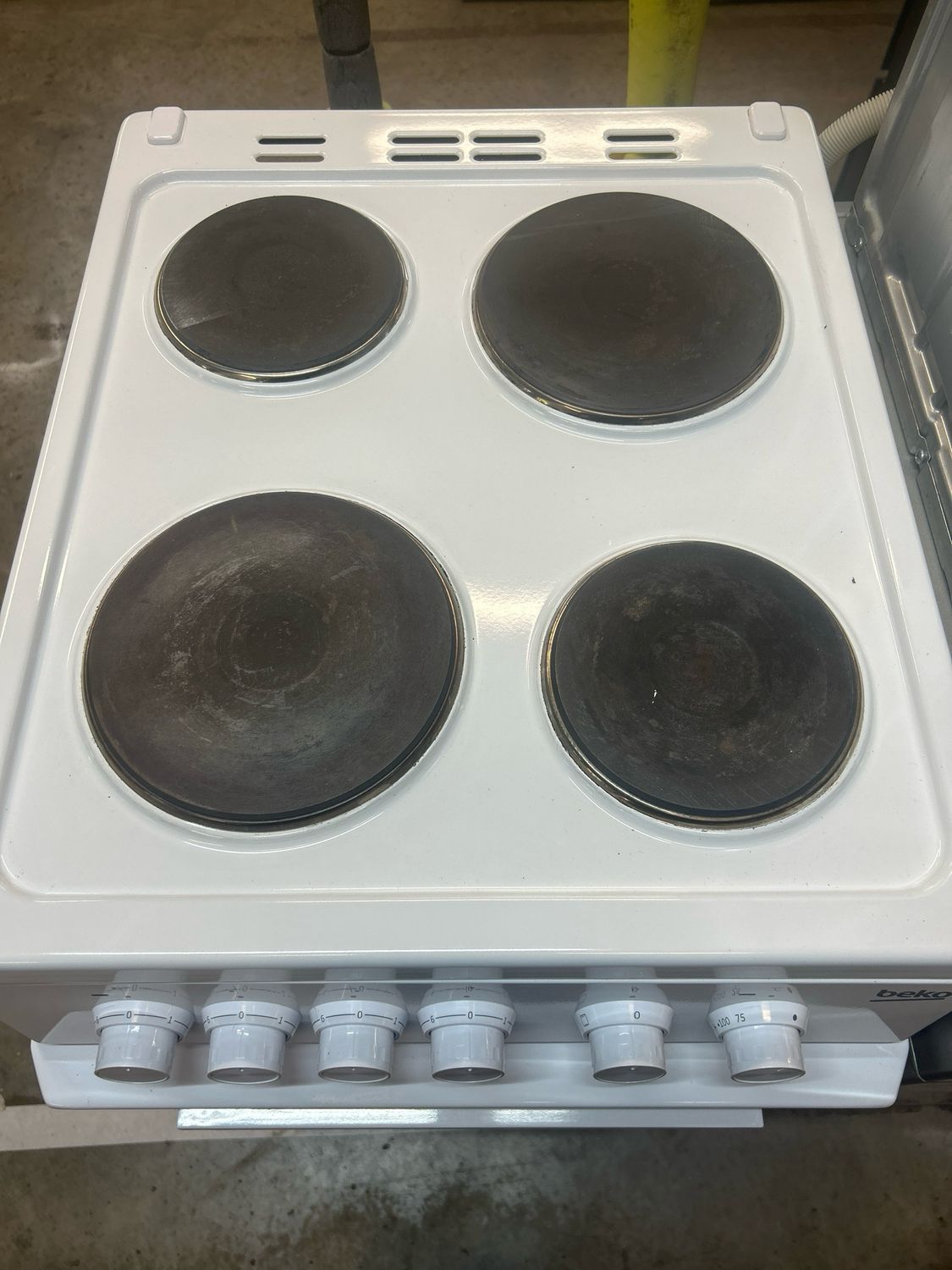 Beko KS530W Solid Hobs Electric Cooker White