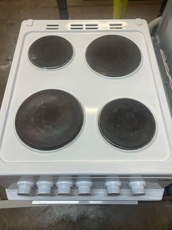 Beko KS530W Solid Hobs Electric Cooker White