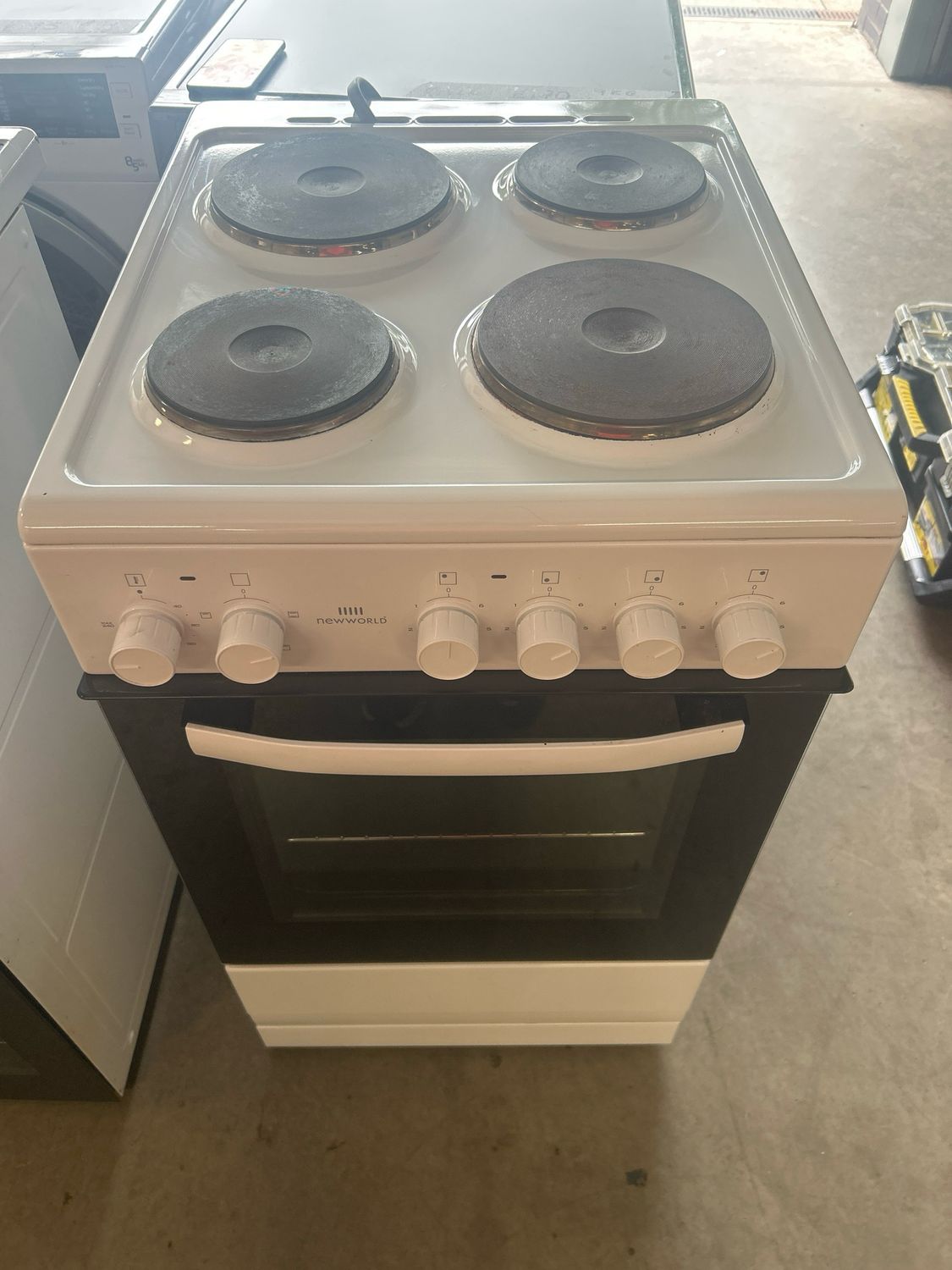 New World 50cm Solid Hobs Electric Cooker White