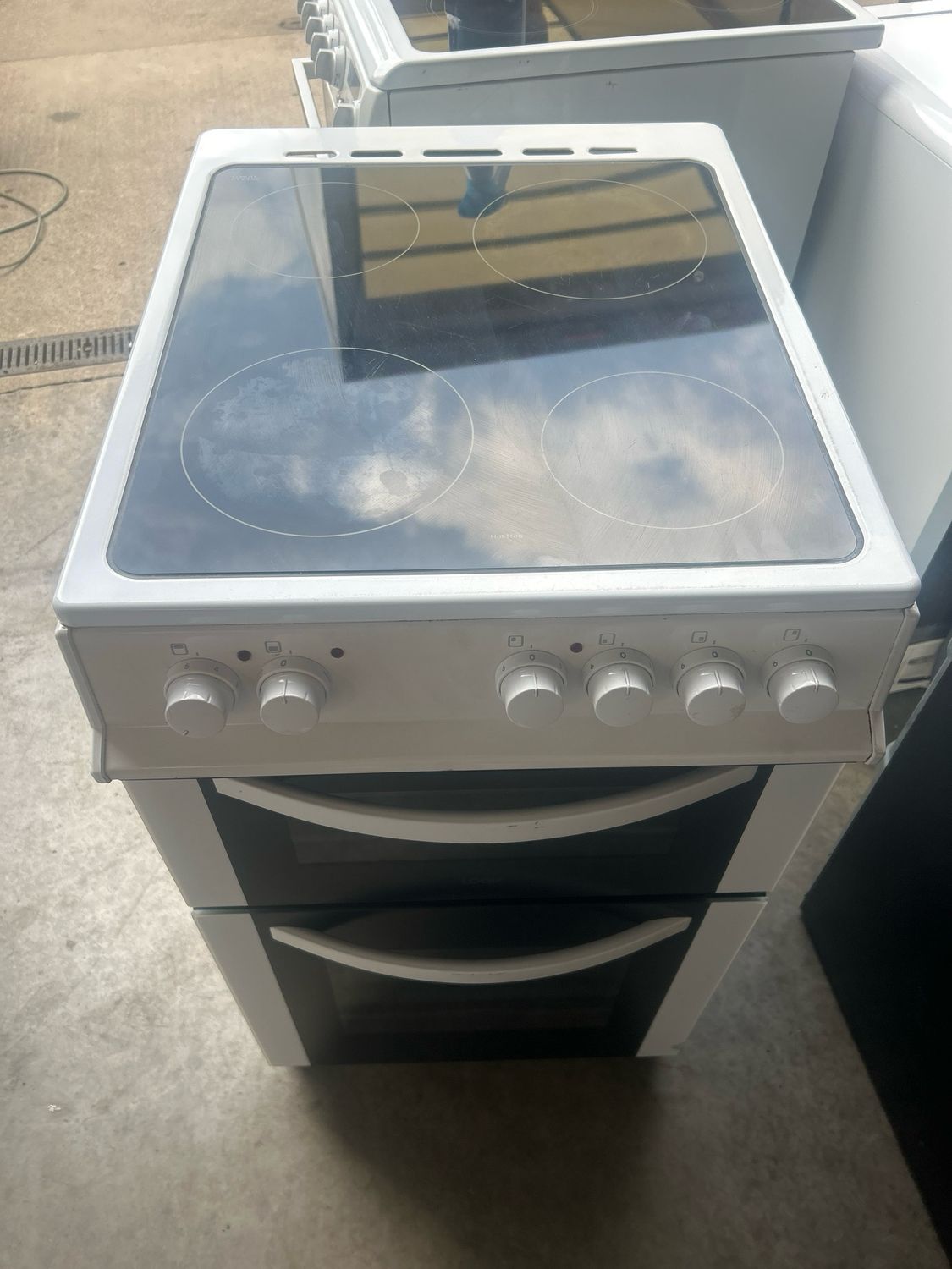 Logik 50cm Electric cooker White