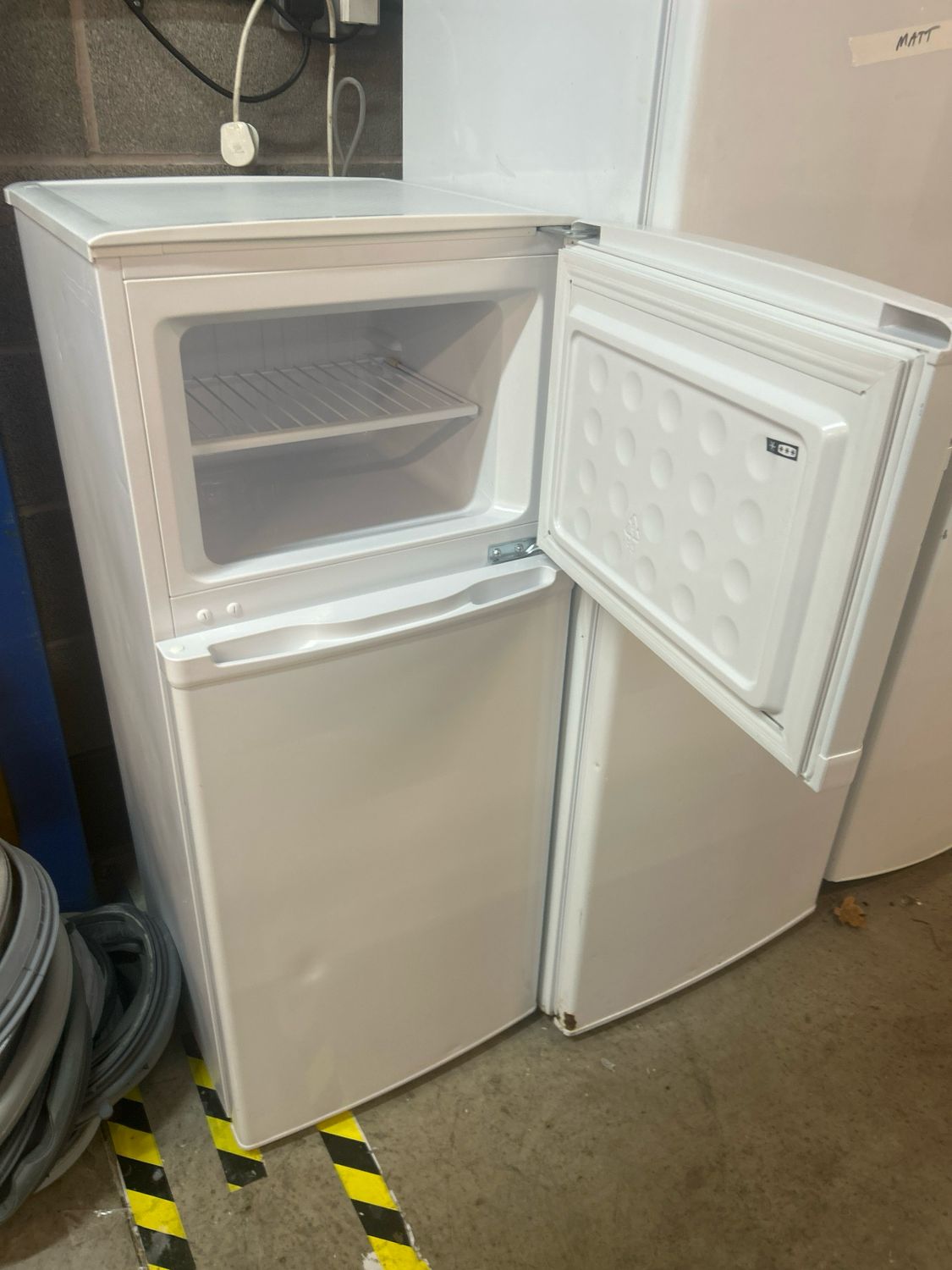 Essentials 30|70 Fridge Freezer White H115cm W47cm