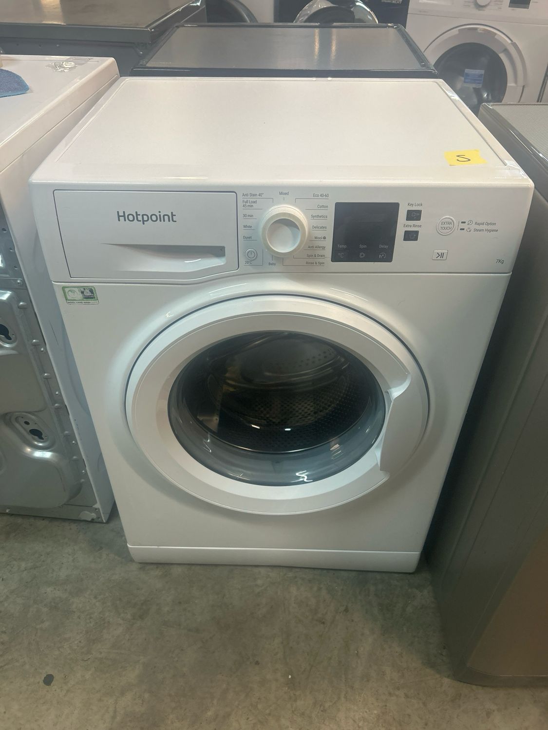 Hotpoint 7KG 1400rpm Washing Machine White