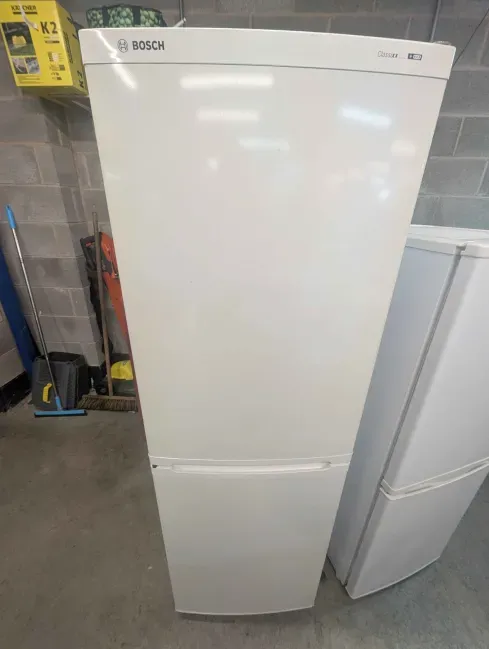 Bosch KGV28V01GB Free Standing Fridge Freezer H170 cm White