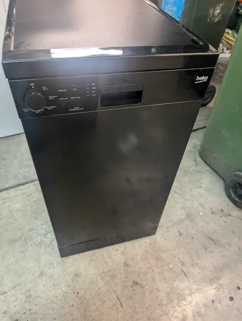 Beko DFS05010 Slimline 45cm Dishwasher Black