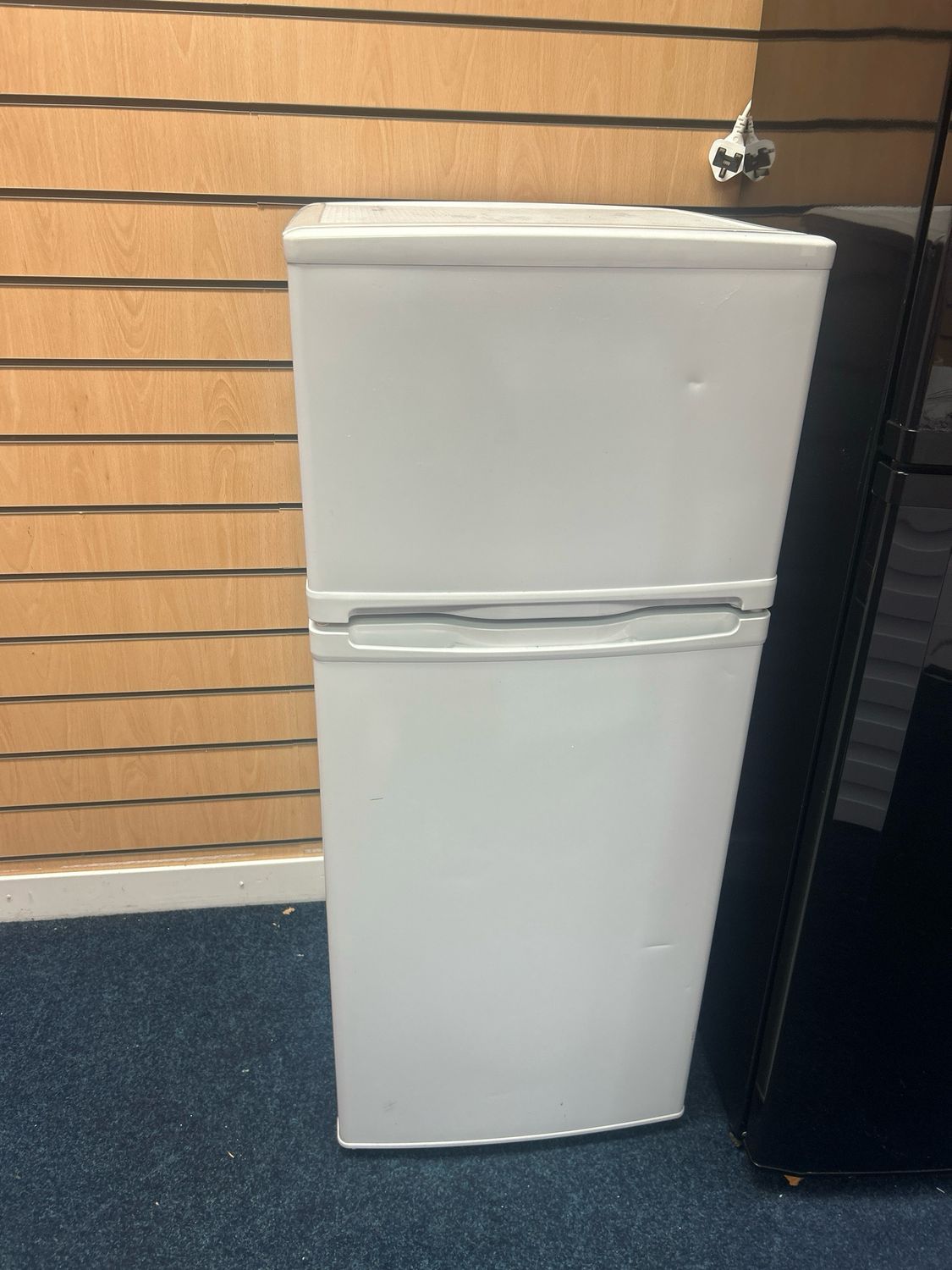 Essentials Fridge Freezer White H115cm W48cm D49cm Top Freezer