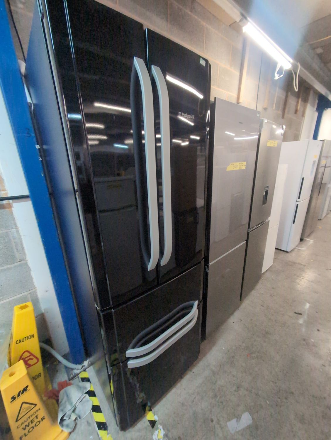 PA- Hotpoint CM04FFE American French Doors Fridge Freezer Black W71cm D63cm H195cm