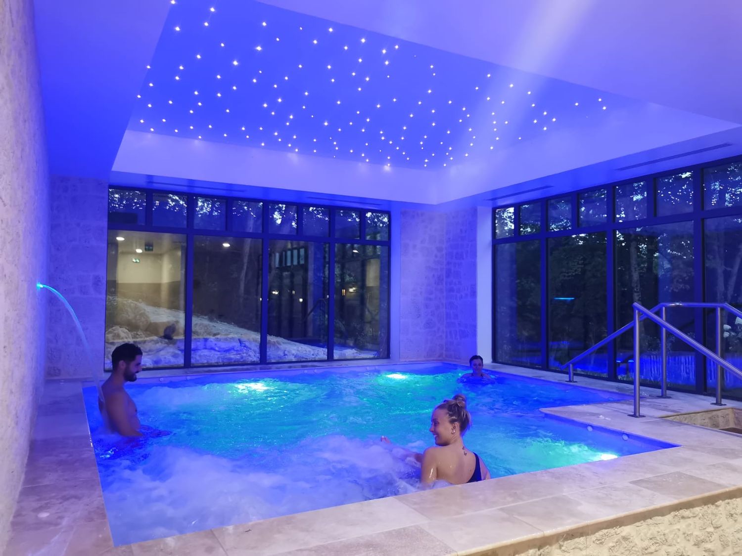 Duo - Pause Méritée : Spa, Golfette, Serviette, Soin et repas pour 2