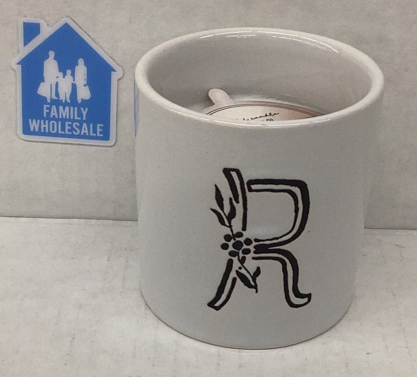 R Sandlewood Amber Scented Candle