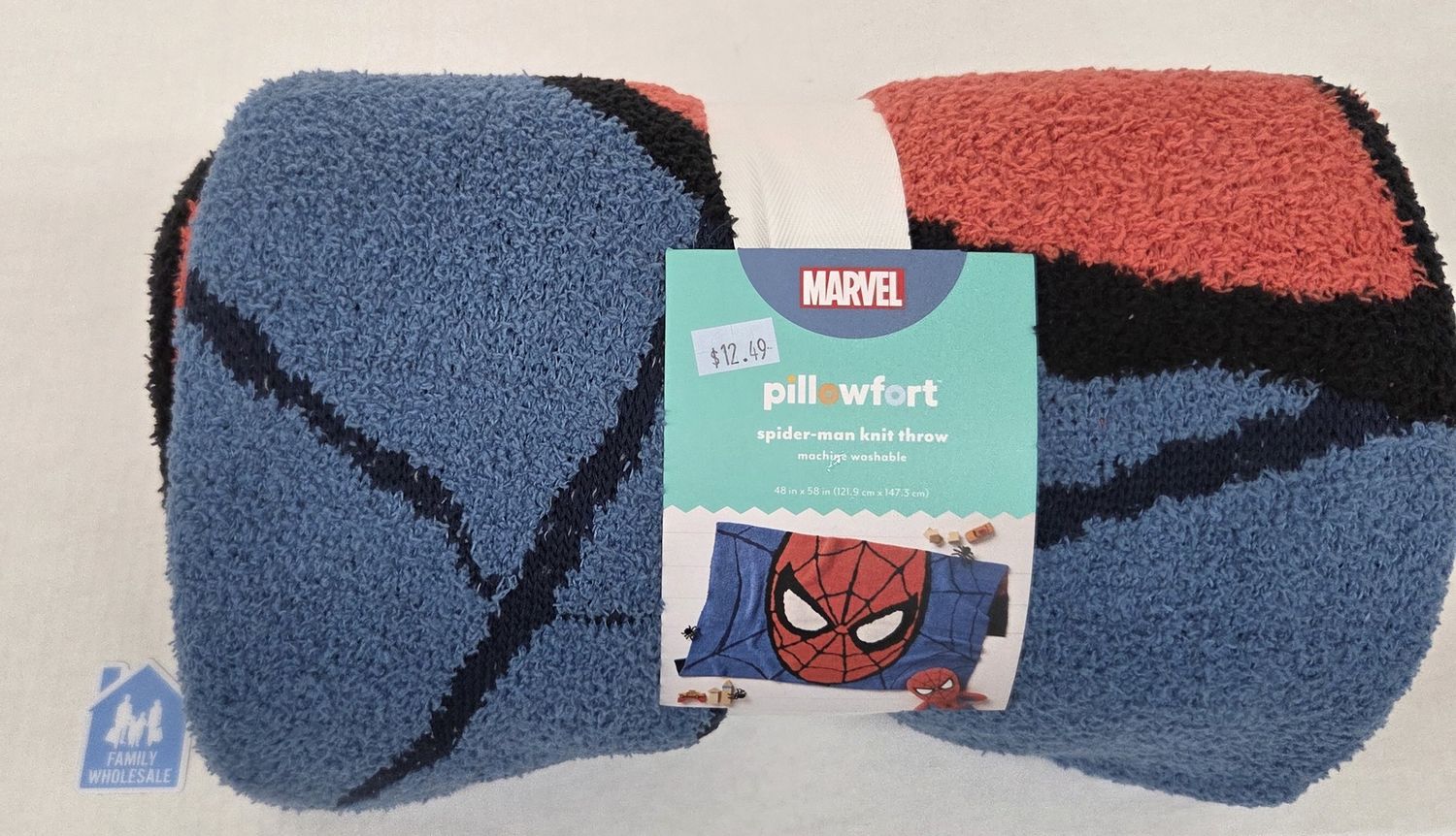 Marvel Spider-Man Mask Knit Kids&#39; Throw Blanket - The Marvel Collection by Pillo