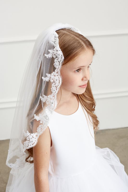 604 White Mantilla Veil