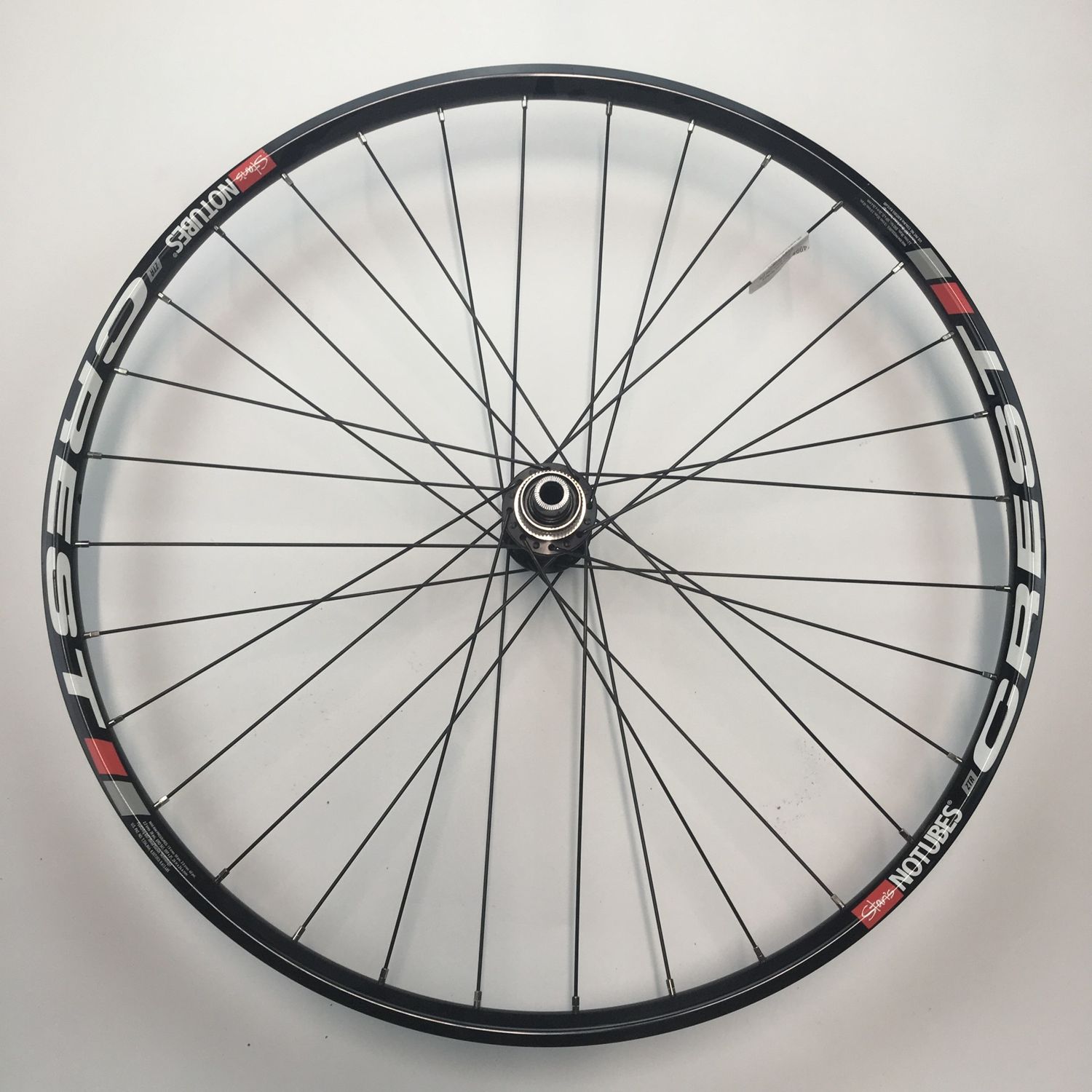 Roue Arrière Montagne Stan&#39;s NoTube Crest ZTR 26 Noir 32T Moyeu Shimano FH-M8010 12mm Centerlock