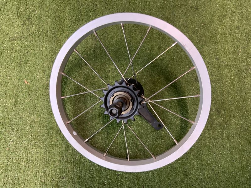 Roue arrière 14&#39;&#39; ARGENT / Model CMC503081 &amp;