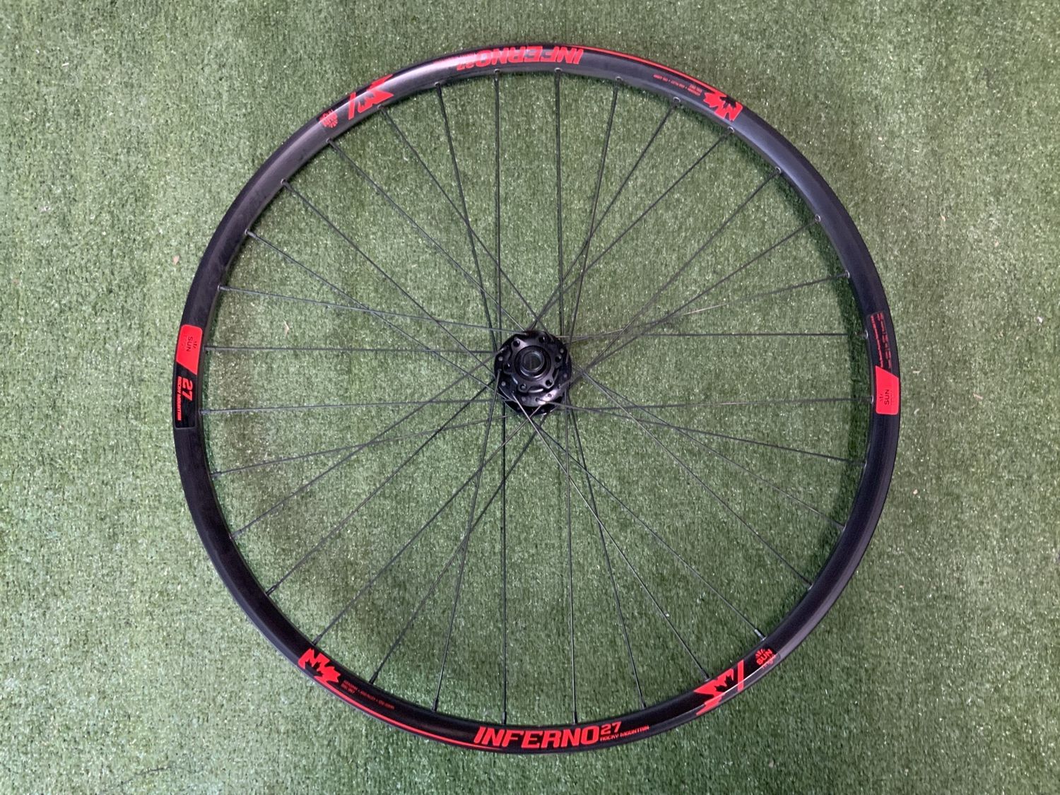 Roue avant Sun Ringle Inferno 27 / Moyeu SRAM MTH 716 6-Boulons Axe:15mm  &amp;