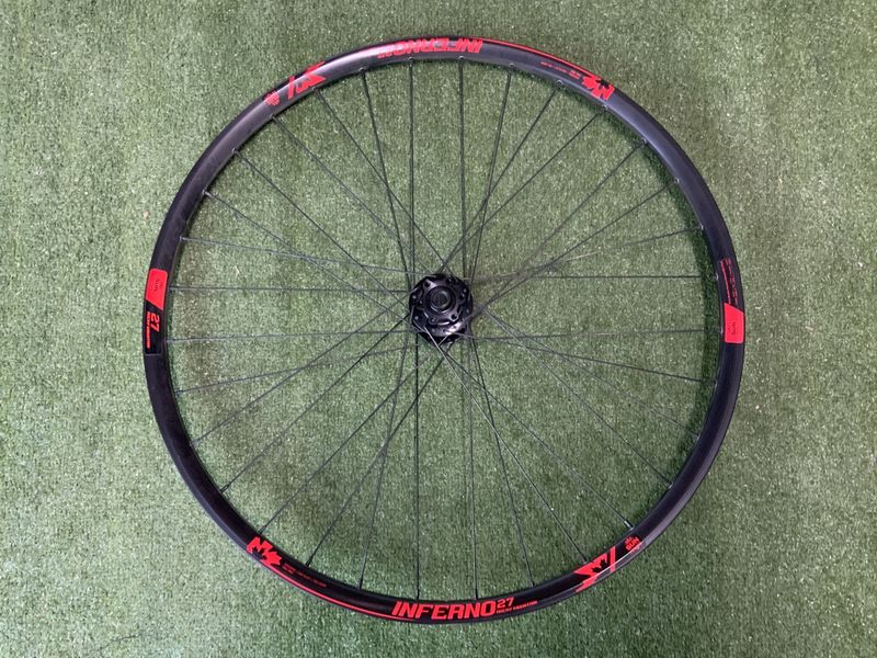 Roue avant Sun Ringle Inferno 27 / Moyeu SRAM MTH 716 6-Boulons Axe:15mm  &amp;