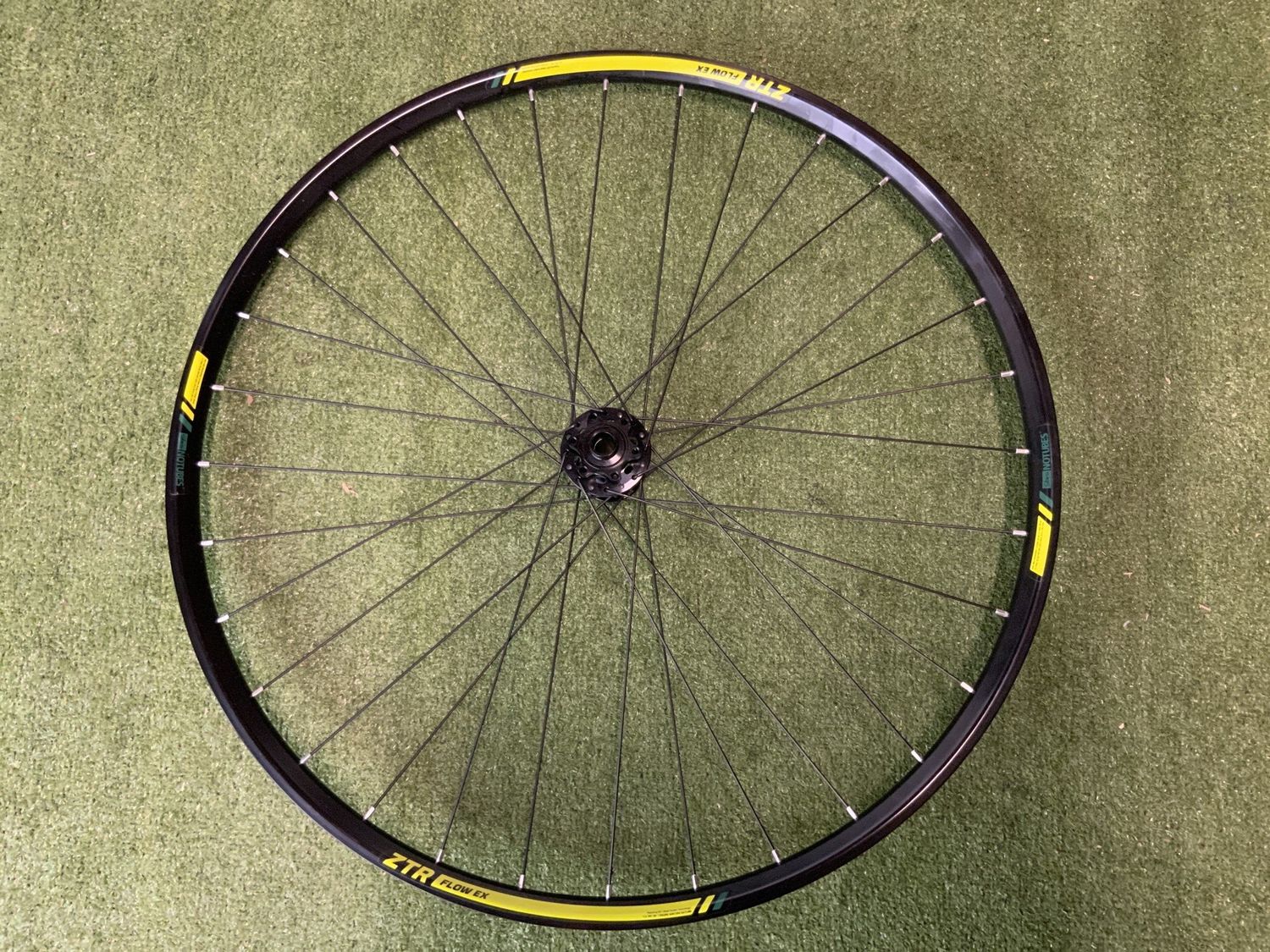 Roue avant Stan&#39;s No Tubes ZRT FLOW EX 29&#39;&#39; F:15mm 32H /Moyeux Stan NEO  &amp;